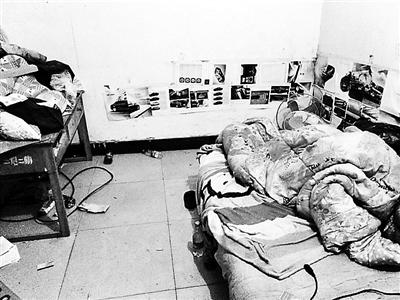 北京一販假團伙雇用殘疾兒童散發(fā)小廣告