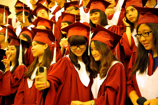北京中加學校2012年畢業典禮在北京舉行 畢業生被18所美國大學錄取