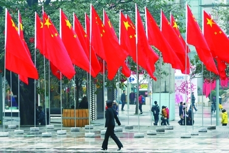 國旗燈籠玉兔中國結 重慶全城飄滿年味