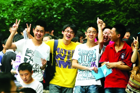 重慶高考作文題目《情有獨鐘》 感動重慶人物成素材