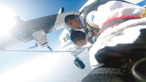 重慶首個跳傘俱樂部開張迎客 跳一次7分鐘要價4880元