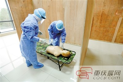 從重慶出征 解放軍醫療隊赴非抗擊埃博拉