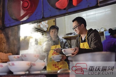 人大畢業年薪40萬 重慶小伙北京辭職回渝學做小面！