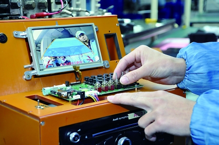 重慶渝北智能“芯” 小孩走失發(fā)警報(bào) 車輛違章繳罰款