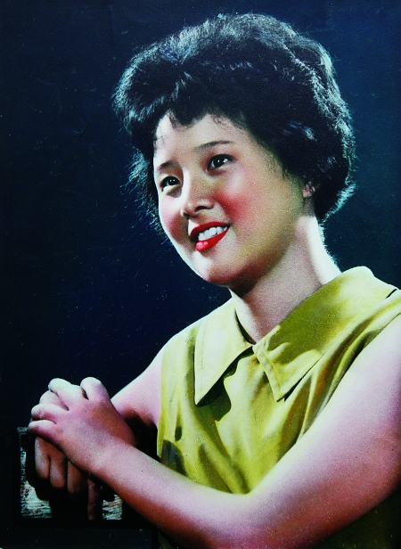 重慶P圖大媽是達人 黑白照P成彩照全是手工不用電腦