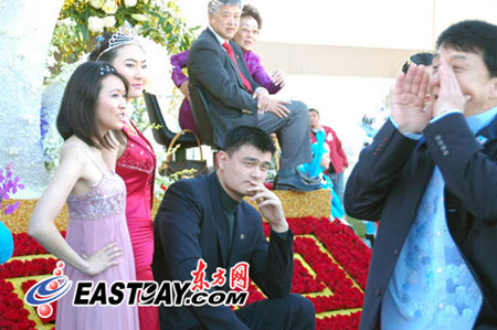 上海世博花車盛妝登場 姚明成龍參加彩排