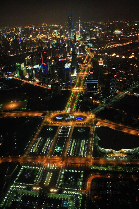 世博會開幕在即 空中體驗夜上海