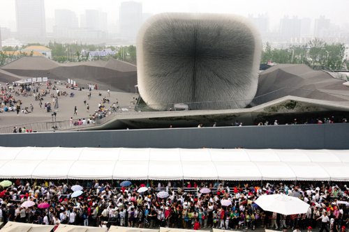 97.4%游客排長隊觀博 近9成觀眾稱值得參觀