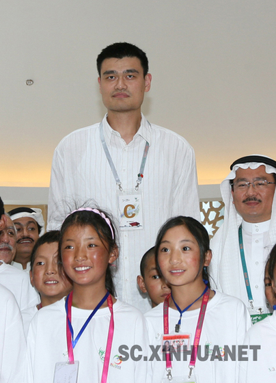 姚明帶百位災區兒童同游世博