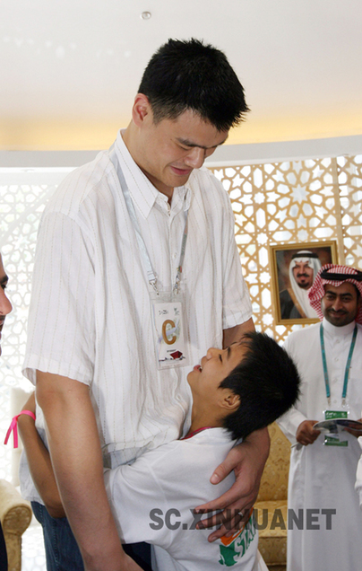 姚明帶百位災(zāi)區(qū)兒童同游世博