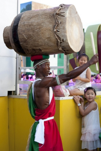 世博演出幕后感人瞬間:千手觀音無聲之美(圖)