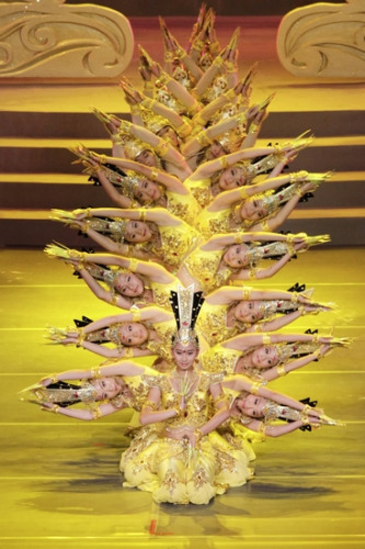 世博演出幕后感人瞬間:千手觀音無聲之美(圖)