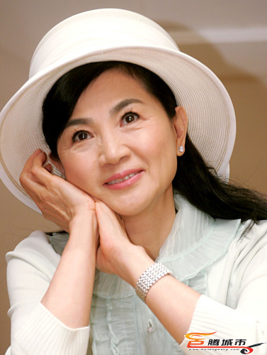 臺灣“帽子歌后”鳳飛飛病逝 生前清純照