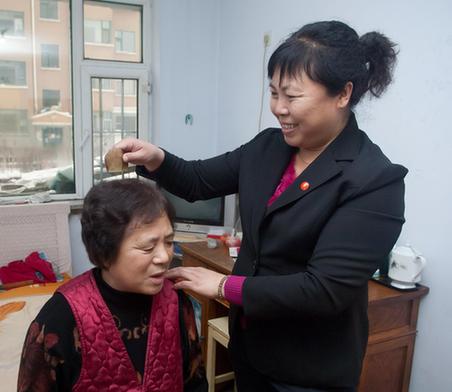 “代理兒女”讓城市“空巢老人”不再孤單