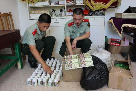 福建連江邊防大隊聯合駐地藥監部門成功搗毀一制售假藥黑窩點