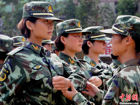 福建新“警花”接受訓(xùn)練 曾參加世界小姐比賽