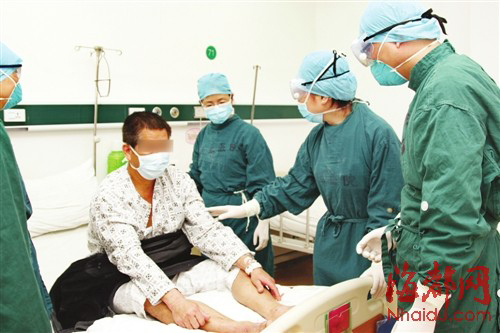 省立H7N9隔離病房探秘 特護(hù)忙完后都是汗臭味