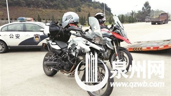 兩男子為看油菜花騎寶馬摩托狂飆 每輛價值30萬