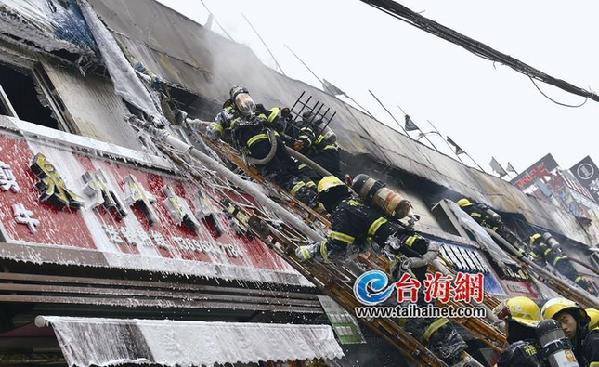 湖里一家具城7家店面起火 14歲女孩被困二樓喪命