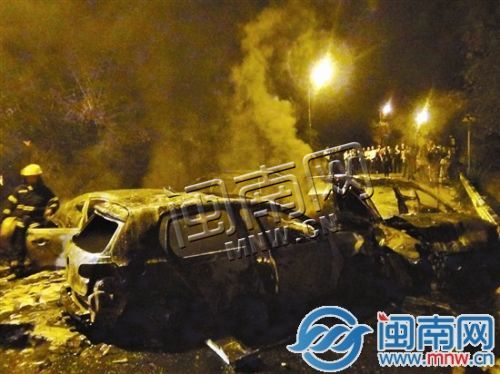 泉州清源山齊云路昨夜5車連撞起火 4車燒毀嚴重