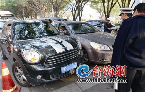 蔡塘廣場發(fā)生多起車禍 交警高峰時段劃斑馬線惹禍