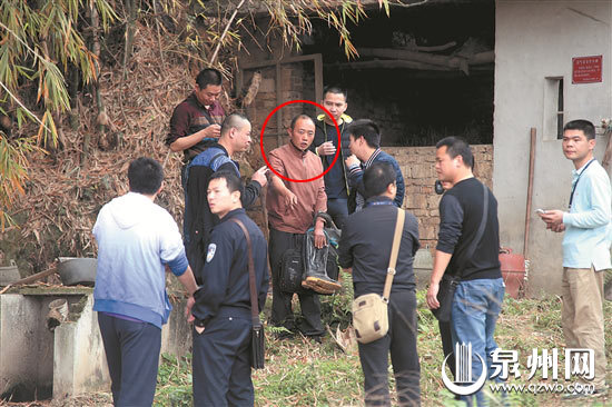 安溪縣城燈控路口 一男子疑殺人后路邊焚尸