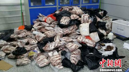 深圳皇崗海關1小時查47宗肉類走私案截凍牛肉1.5噸