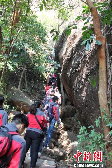 30名科普志愿者進(jìn)入廣東丹霞山“找茬”