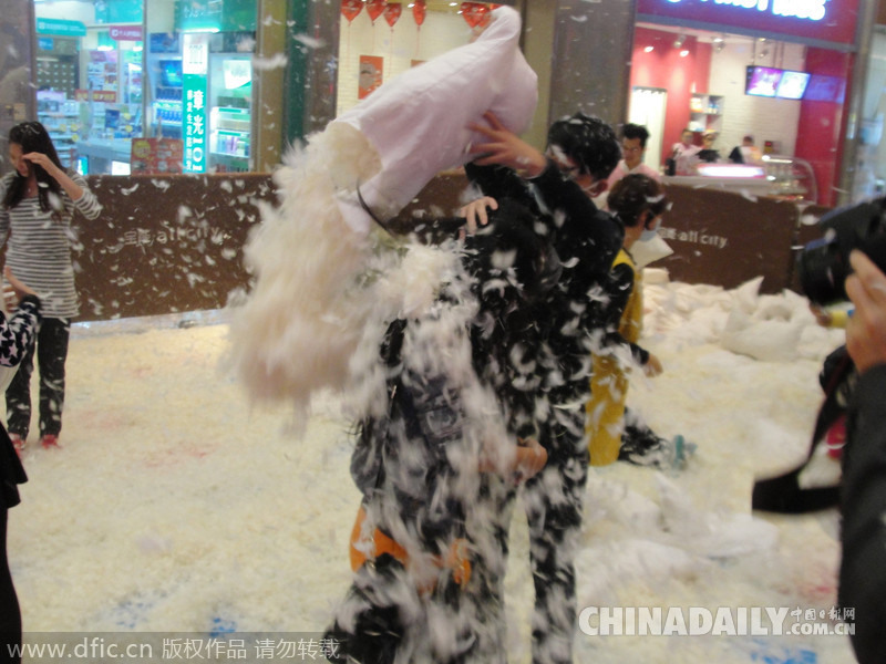 深圳情人節(jié)枕頭大作戰(zhàn)歡樂多