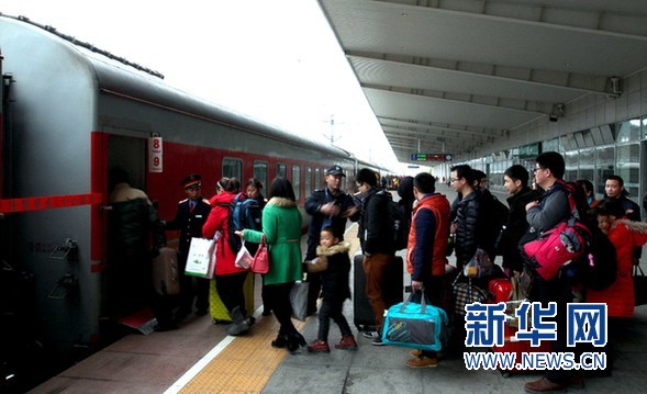 廣鐵民警確保元宵節(jié)旅客平安出行