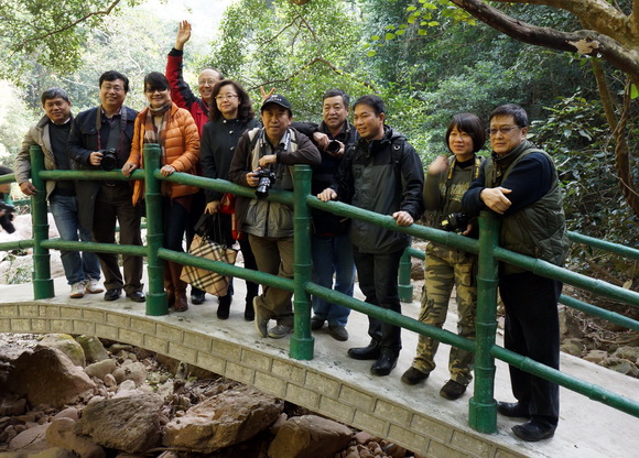 首屆廣西北部灣“鼎欣杯”魅影欽州國際攝影大賽暨“美麗八寨溝”攝影賽開拍儀式在欽州八寨溝風(fēng)景區(qū)舉行