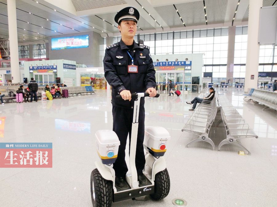 春運(yùn)首日南寧運(yùn)送旅客18萬人 火車東站迎大考