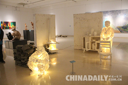 天津美院60余位青年藝術家攜創意作品亮相石市