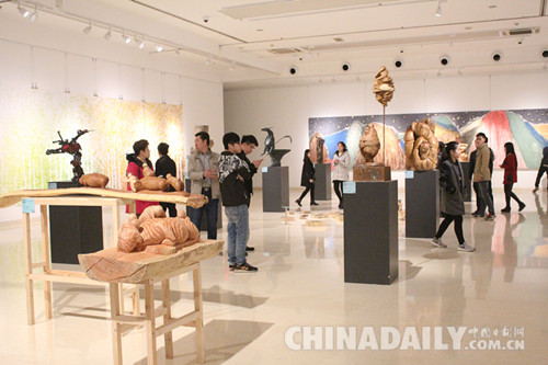 天津美院60余位青年藝術家攜創意作品亮相石市