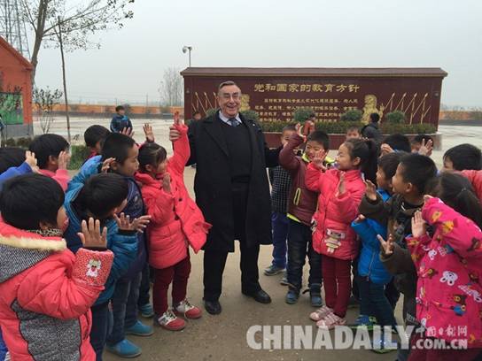 邯鄲七旬熱心“老外”：投身公益15年 立志讓孩子開口說英語