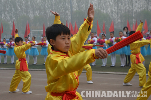唐山遷安2016年中小學(xué)生春季田徑運(yùn)動(dòng)會(huì)開(kāi)幕