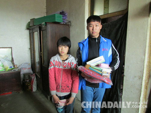 河北愛心組織走進(jìn)靈壽九嶺 送達(dá)善款9000余元