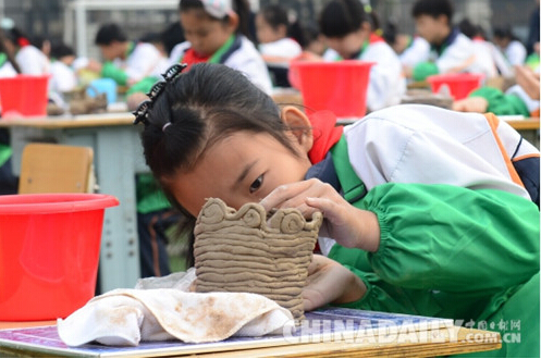 唐山路南勝利路小學百名陶娃繪世園
