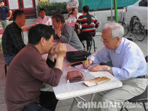 邯鄲市叢臺(tái)區(qū)名老中醫(yī)專(zhuān)家進(jìn)社區(qū) 居民尋醫(yī)問(wèn)藥很方便