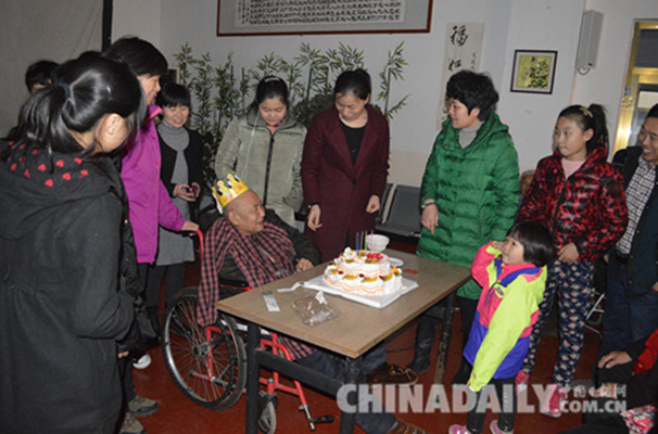 元宵節前夕 石市愛心人士走進敬老院慰問