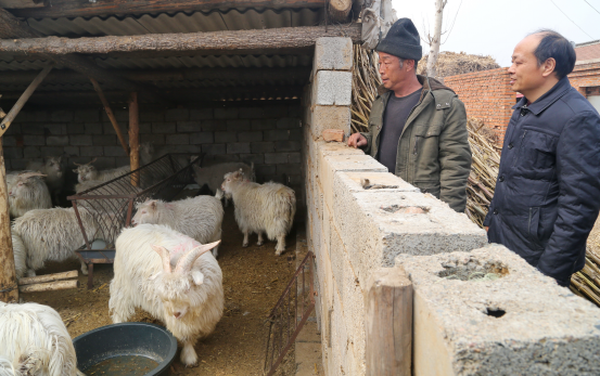 秦皇島團市委駐青龍縣精準脫貧工作組開展“精準脫貧 志愿先行”活動