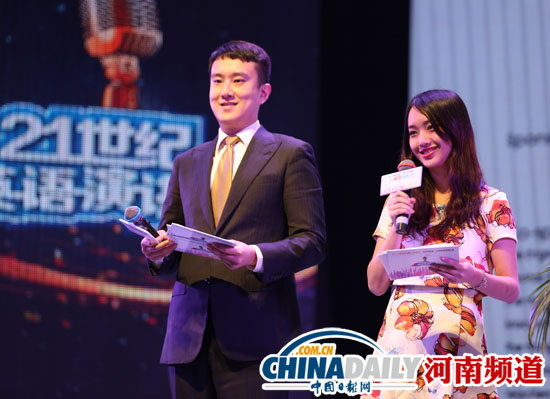 “趙默笙”演講賽當主持 粉絲后臺圍堵求合影