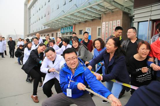喜迎三八節 鄭州市兒童醫院舉辦拔河比賽