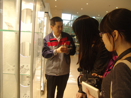 全國知名網(wǎng)絡媒體記者走進國家鄭州經(jīng)濟開發(fā)區(qū)