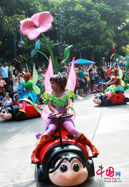 拍手叫絕 香港迪士尼飛天巡游