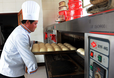 糕點師傅獨臂創(chuàng)造幸福生活