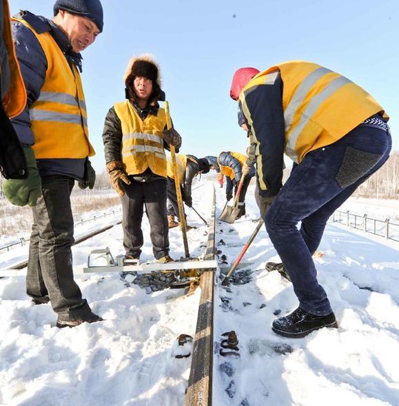 跟訪中國最東端鐵路上的第一批線路工