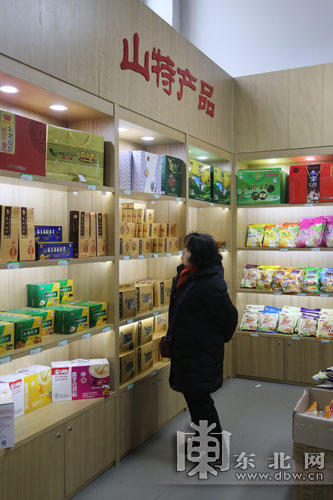 5.7萬(wàn)北京市民進(jìn)年貨大集