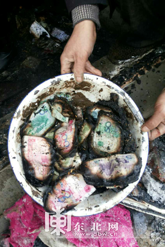 哈爾濱一村民家中房屋發生火災 近5萬元現金被燒毀(圖)