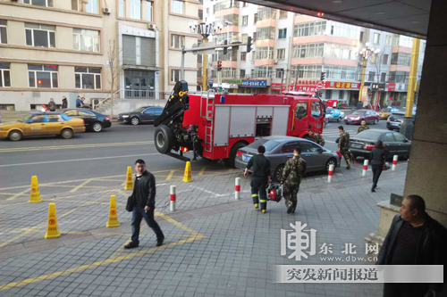 哈爾濱多人被困恒運大廈電梯內 一女子昏迷送醫院急救